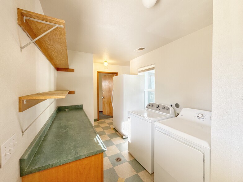 More Photos Of 217 NE 192nd Ave, Portland Flex For Sale