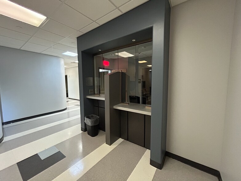More Photos Of 1095 Woodstock Rd, Roswell Medical For Lease