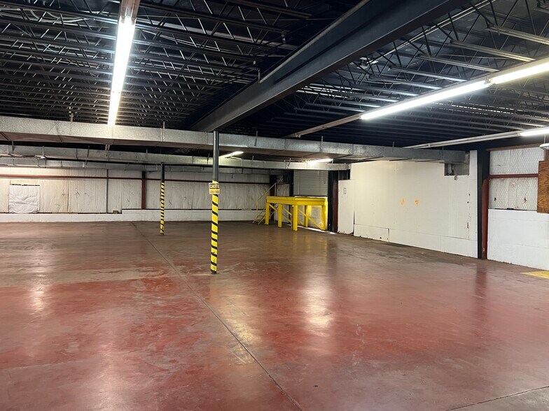 More Photos Of 306 S Bonner St, Jacksonville General Retail For Sale