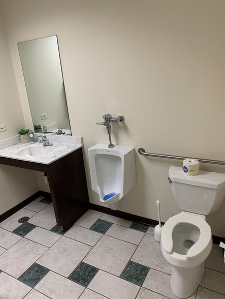 More Photos Of 8140 S Cass Ave, Darien Medical For Lease