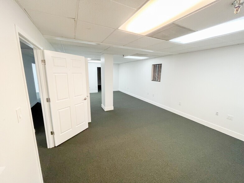 More Photos Of 2402 Clark St, Apopka Manufacturing For Lease