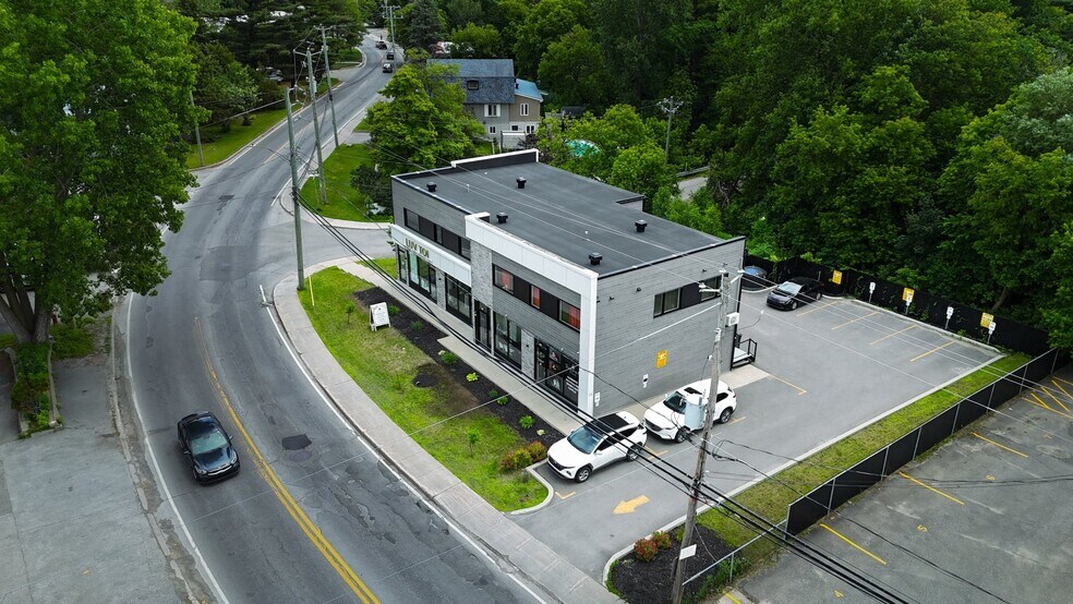 More Photos Of 262 Ch Des Anglais, Mascouche Storefront Retail Residential For Sale