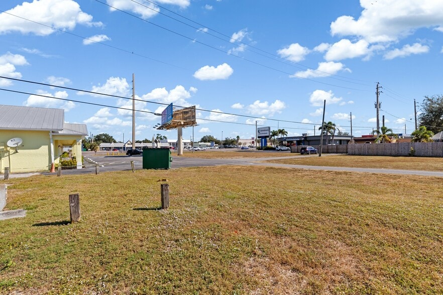 More Photos Of 2421 Tamiami Trl, Port Charlotte Office For Sale