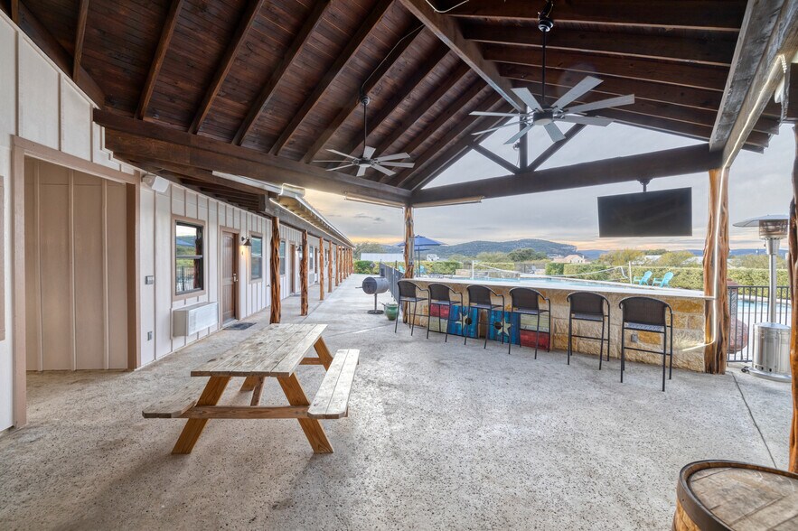 More Photos Of 16 Mountain Laurel Ln, Concan Hospitality For Sale