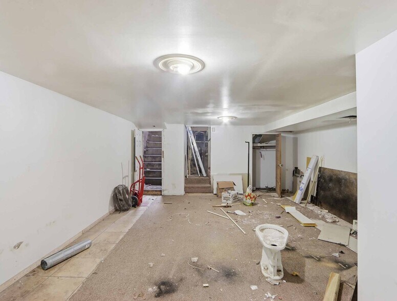 More Photos Of 2517 Washington Blvd, Baltimore Storefront Retail Residential For Sale