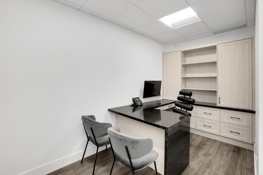 More Photos Of 7611 Pine Valley Dr, Vaughan Storefront Retail Office For Lease