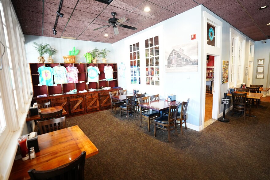 More Photos Of 101 Court Sq, Abbeville Restaurant For Sale