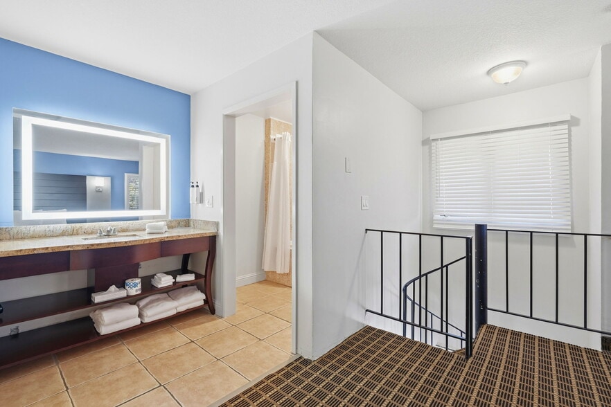 More Photos Of 600 Riverside Ave, Santa Cruz Hotel For Sale