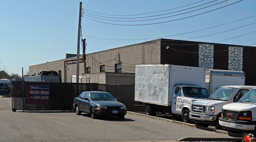 More Photos Of 208-210 S Fehr Way, Bay Shore Manufacturing For Sale