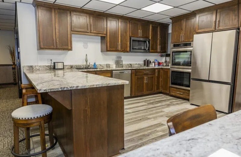 More Photos Of 2302 S Main St, Stuttgart Office For Lease