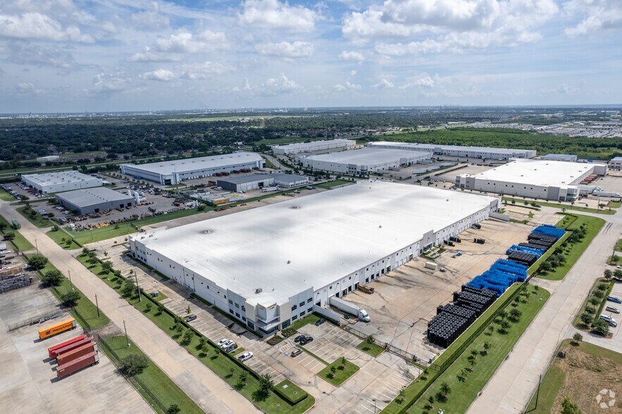 More Photos Of 4300 Malone Dr, Pasadena Warehouse For Lease