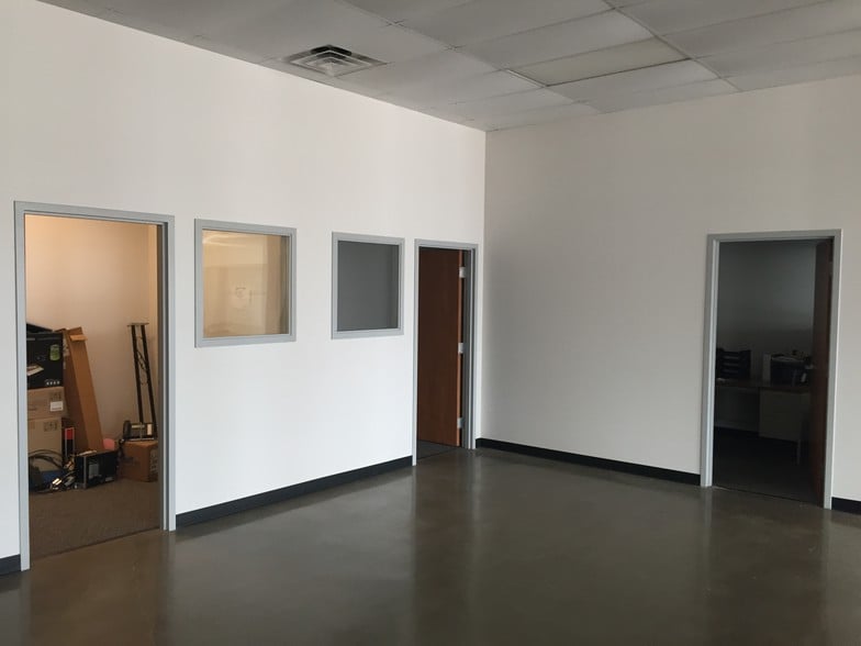 More Photos Of 3301 Singing Hills Blvd, Sioux City Freestanding For Sale