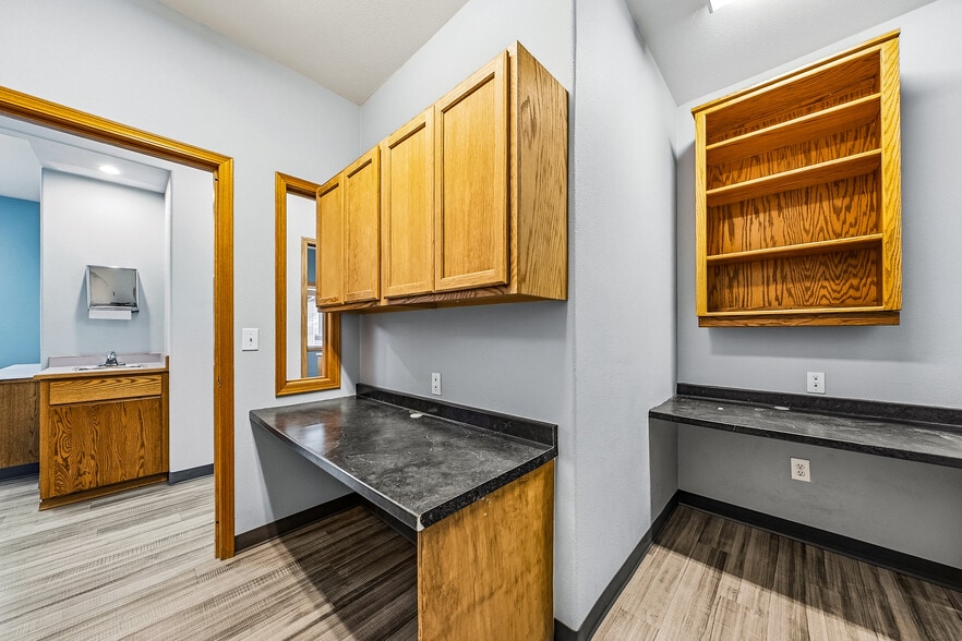 More Photos Of 925 Town Centre Dr, Medford Medical For Lease