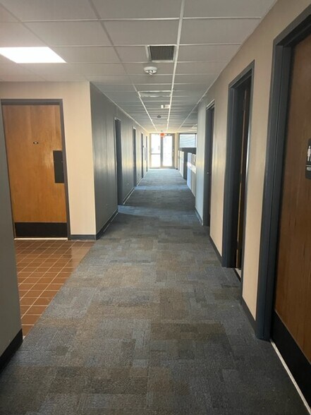More Photos Of 1218 W Rock Creek Rd, Norman Office For Lease