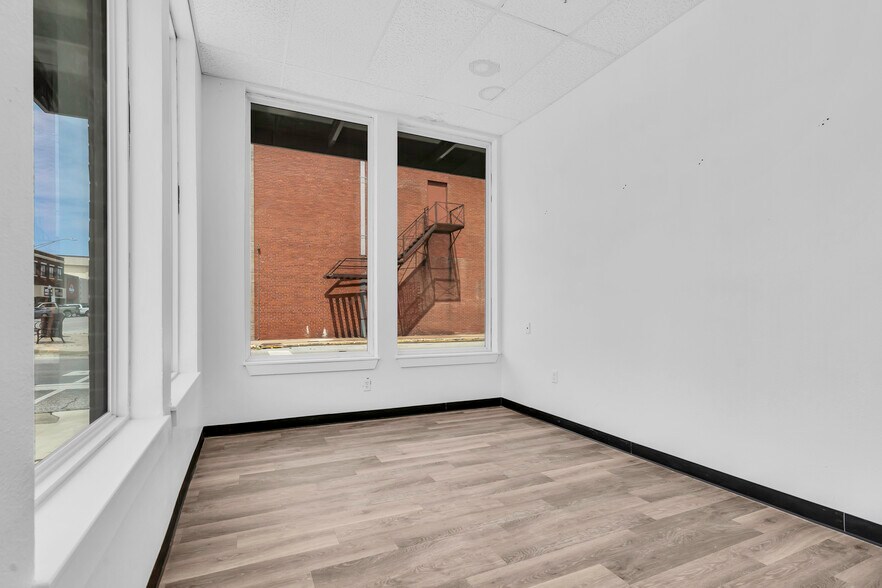 More Photos Of 127 W Main St, Ardmore Office For Sale