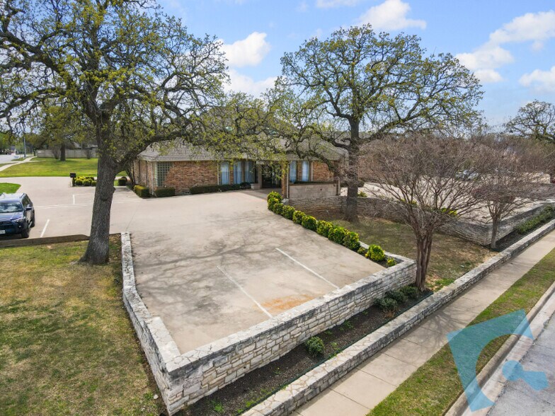 More Photos Of 501 W Harwood Rd, Hurst Medical For Lease