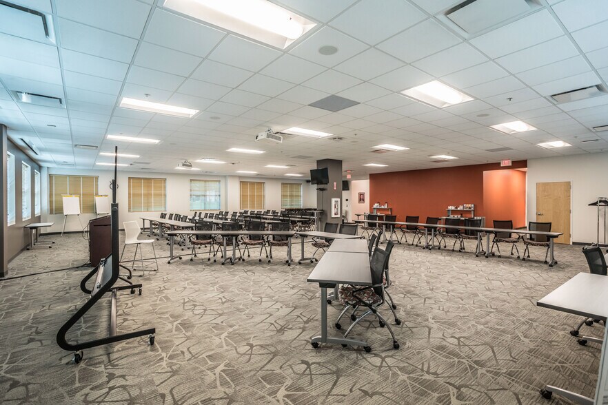 More Photos Of 4135 NW Urbandale Dr, Urbandale Office For Sale