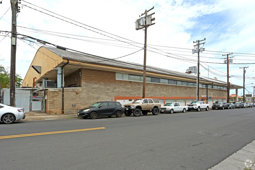 More Photos Of 2200 Kamehameha Hwy, Honolulu General Retail For Lease
