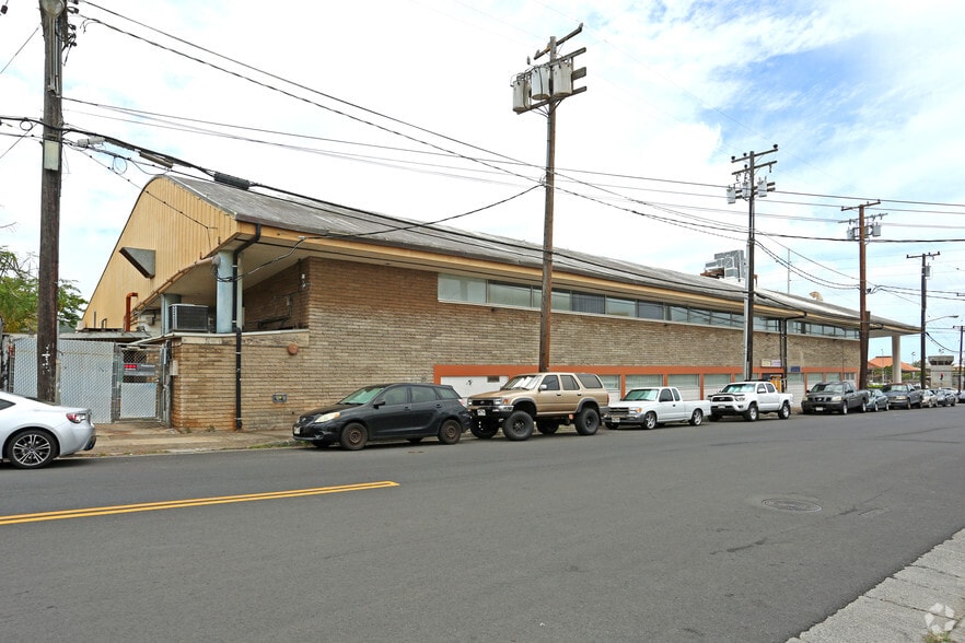 More Photos Of 2200 Kamehameha Hwy, Honolulu Storefront Retail Office For Lease