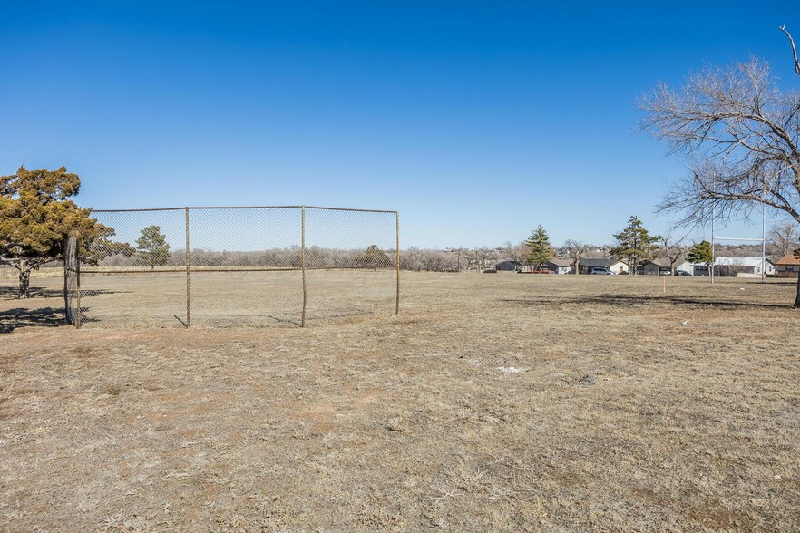 More Photos Of 2800 NW 9th Ave, Amarillo Schools For Sale