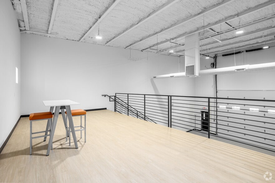 More Photos Of 7700 Broadway Ext, Oklahoma City Light Distribution For Sale