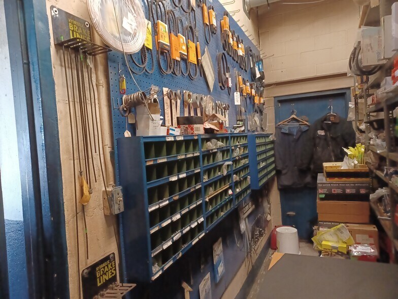 More Photos Of 1380 Wellington St W, Ottawa Auto Repair For Sale