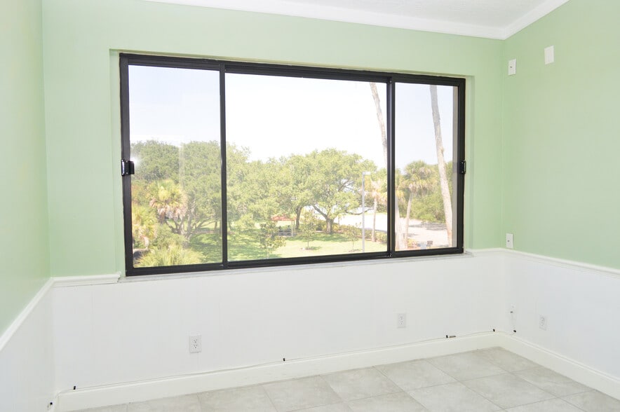 More Photos Of 2210 S Front St, Melbourne Office For Lease