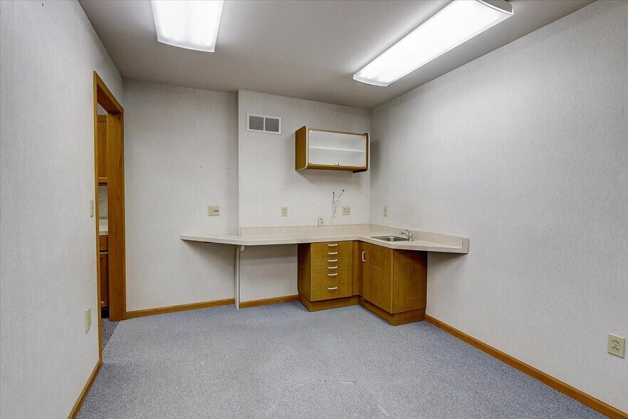 More Photos Of 111-113 Depot, Johnson Creek Medical For Sale