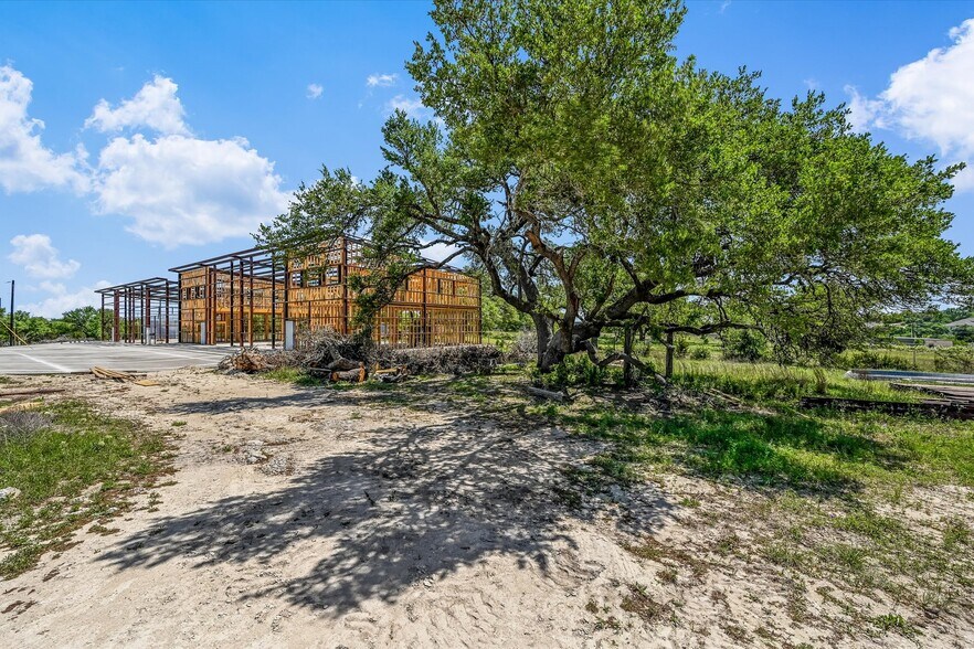 More Photos Of 10020 Darden Hill Rd, Austin Light Distribution For Lease