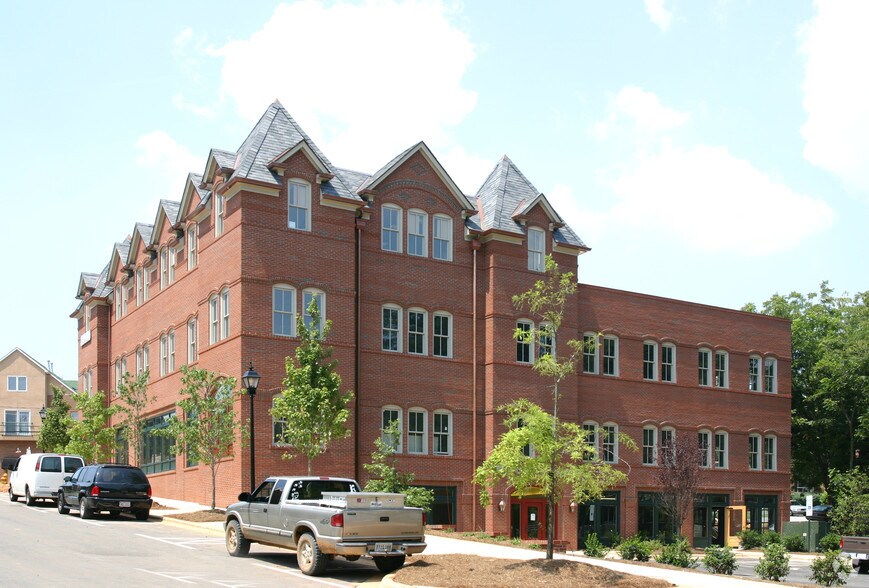 More Photos Of 445 S Main St, Davidson Office For Lease