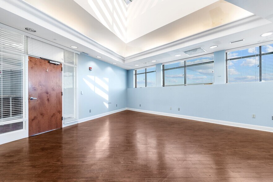 More Photos Of 201 E Livermore Dr, Pembroke Medical For Sale