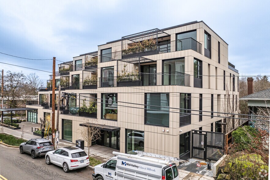 More Photos Of 2871 SE Division St, Portland Apartments For Lease