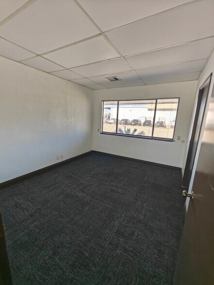 More Photos Of 10600 E Mountain View Ave, Selma Warehouse For Lease
