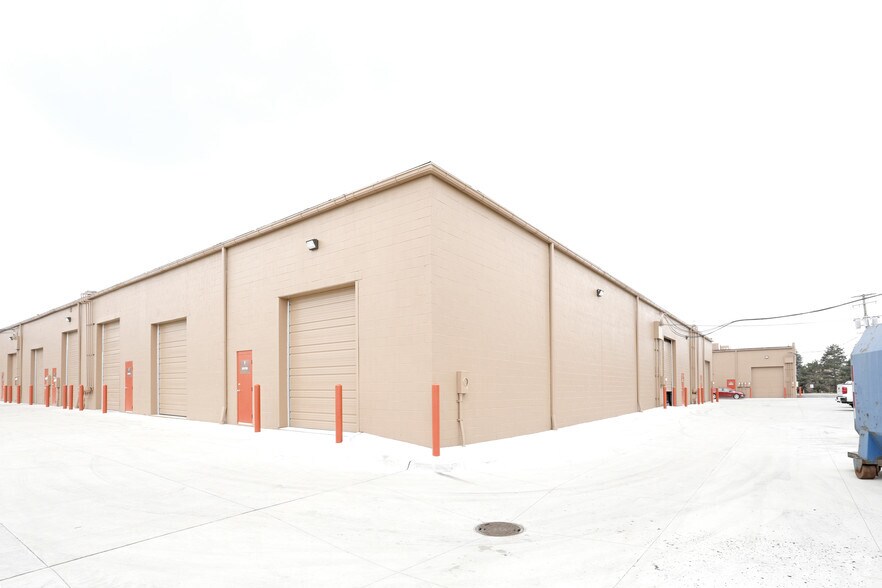 More Photos Of 1000 N Opdyke Rd, Auburn Hills Warehouse For Lease