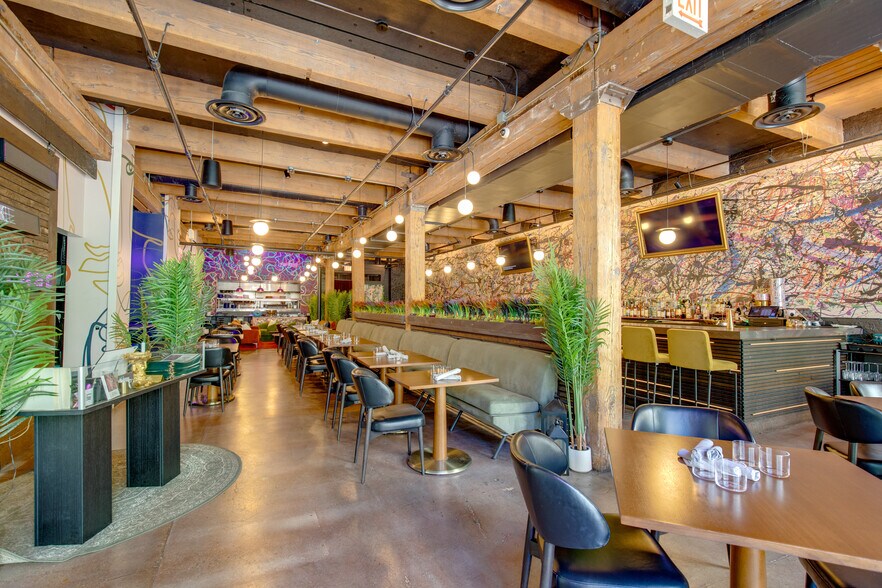 More Photos Of 11 W Illinois St, Chicago Loft Creative Space For Lease