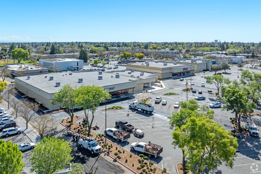 More Photos Of 635 Fairfield Dr, Merced Movie Theatre For Lease