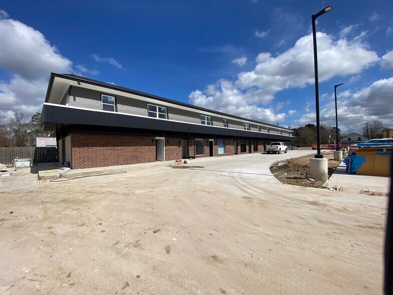 Primary Photo Of 1173 N Main St, Vidor Office For Lease