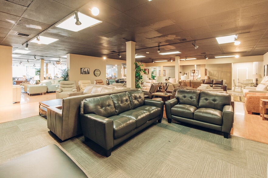 More Photos Of 11847 SW Pacific Hwy, Tigard Freestanding For Lease