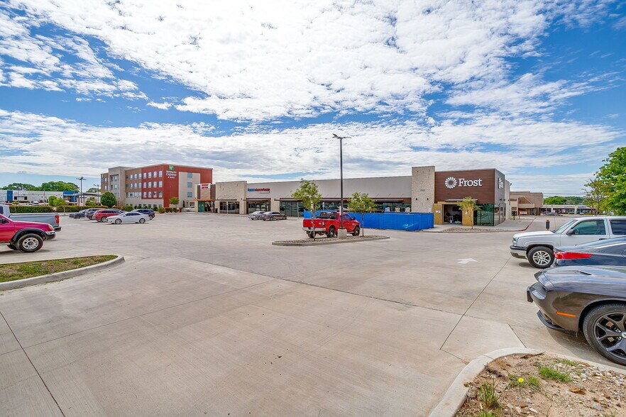 More Photos Of 3501 Forest Hill Cir, Forest Hill Storefront Retail Office For Lease