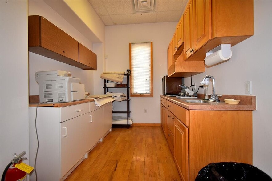 More Photos Of 5 Caliente Rd, Santa Fe Office For Sale