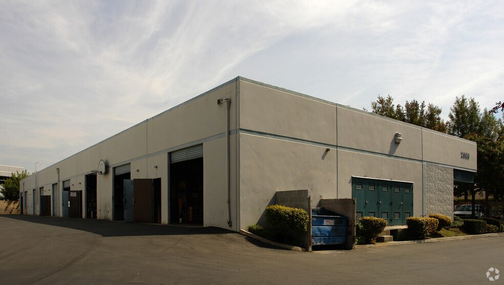 More Photos Of 2960 Saturn St, Brea Warehouse For Lease