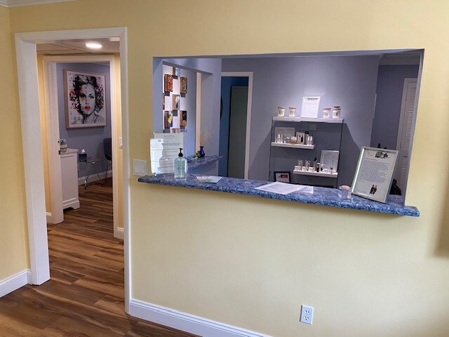 More Photos Of 1000 Tamiami Trl N, Naples Medical For Lease