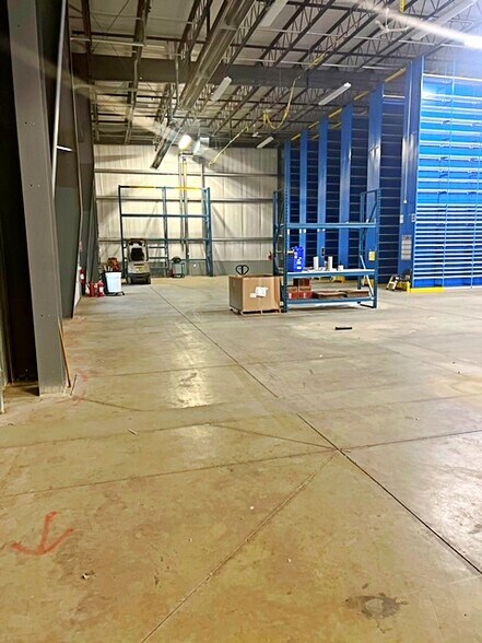 More Photos Of 885 Memorial Dr, Wood Buffalo Warehouse For Lease