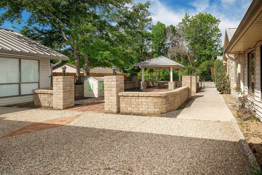 More Photos Of 26407 Oak Ridge Dr, Spring Medical For Sale