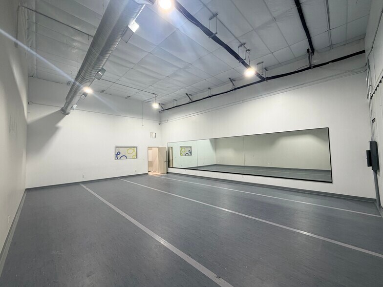 More Photos Of 18107 Longenbaugh, Cypress Showroom For Lease