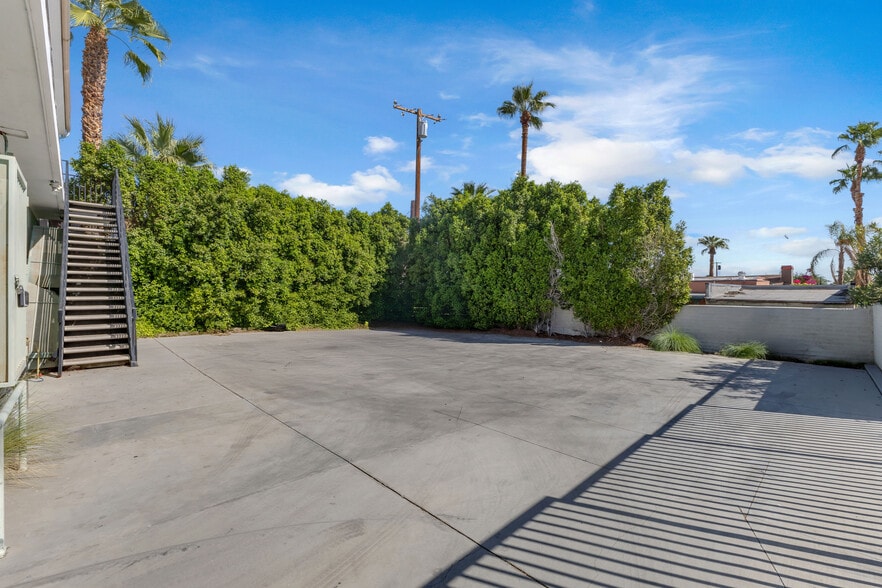 More Photos Of 560-562 S Indian Canyon Dr, Palm Springs Storefront Retail Residential For Lease