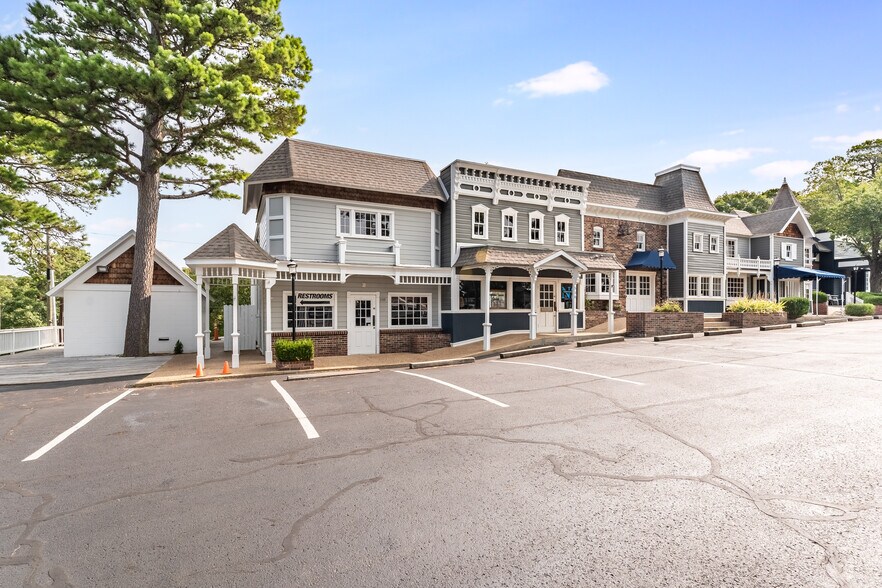 More Photos Of 508-516 Village Cir, Eureka Springs General Retail For Lease