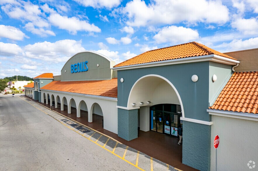 More Photos Of 2202 James L Redman Pky, Plant City General Retail For Lease