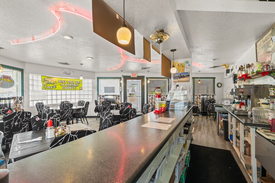 More Photos Of 601 Main St, Junction City Restaurant For Sale