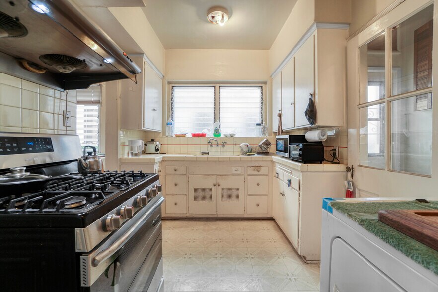 More Photos Of 728 S Genesee Ave, Los Angeles Apartments For Sale
